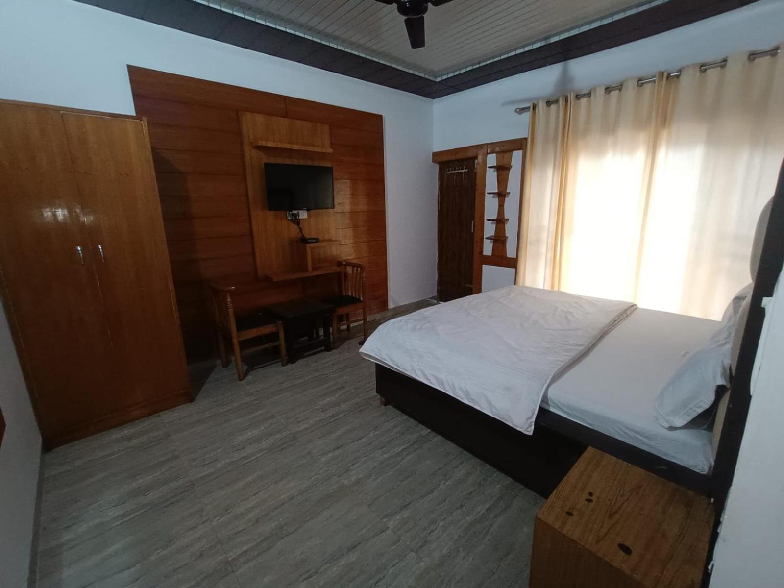 Hotel Himalayan Village Масурі Екстер'єр фото