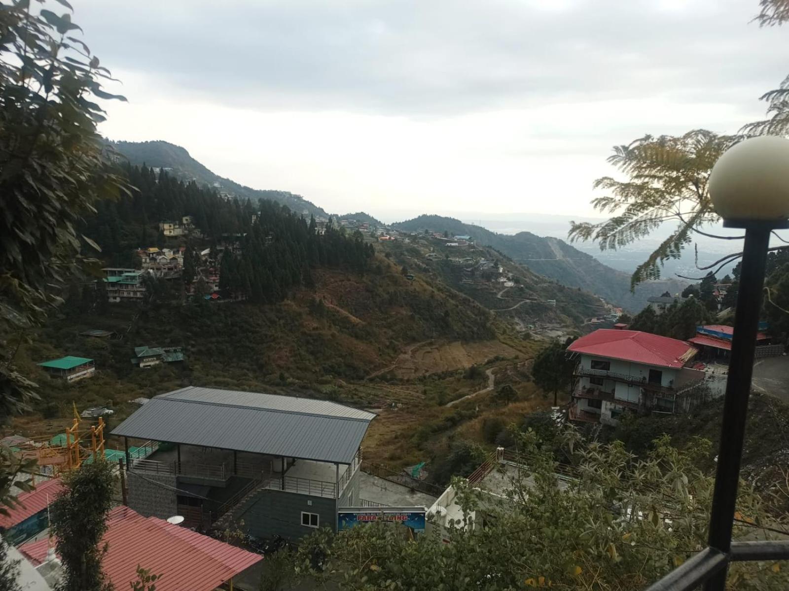 Hotel Himalayan Village Масурі Екстер'єр фото