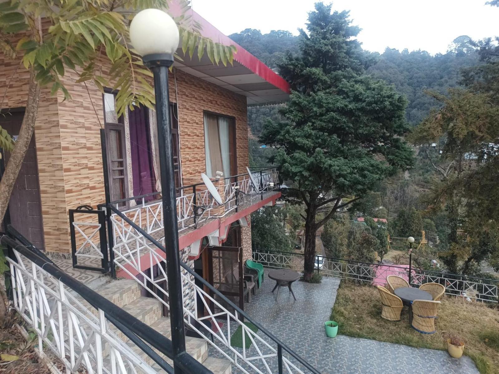 Hotel Himalayan Village Масурі Екстер'єр фото