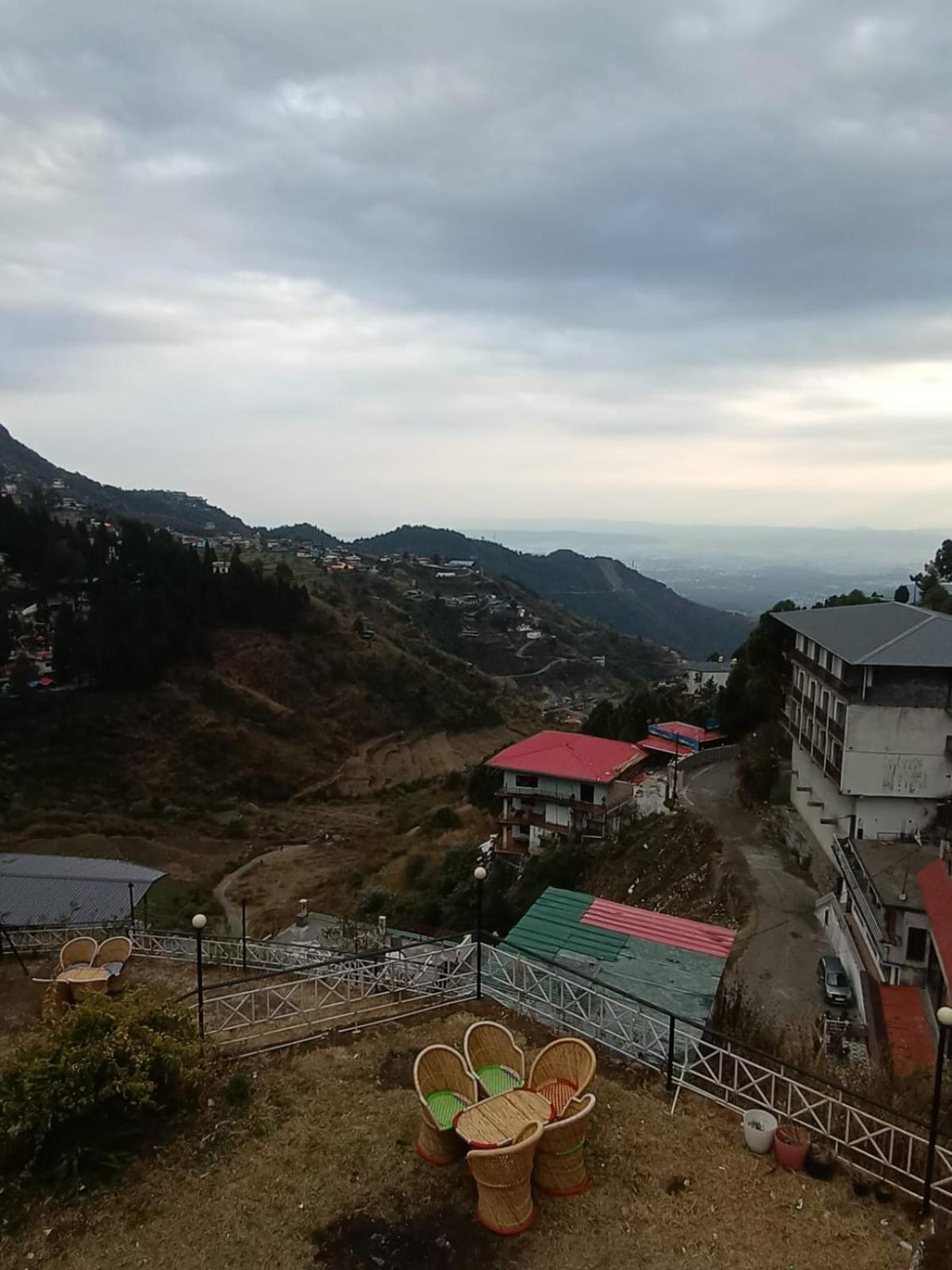 Hotel Himalayan Village Масурі Екстер'єр фото