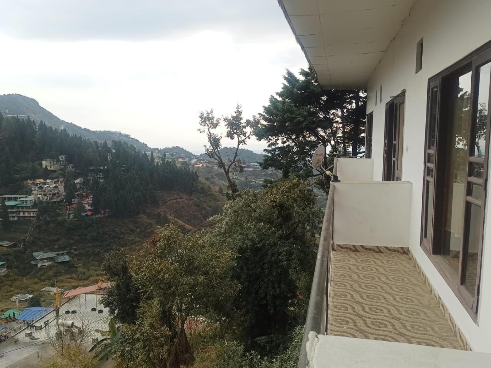 Hotel Himalayan Village Масурі Екстер'єр фото
