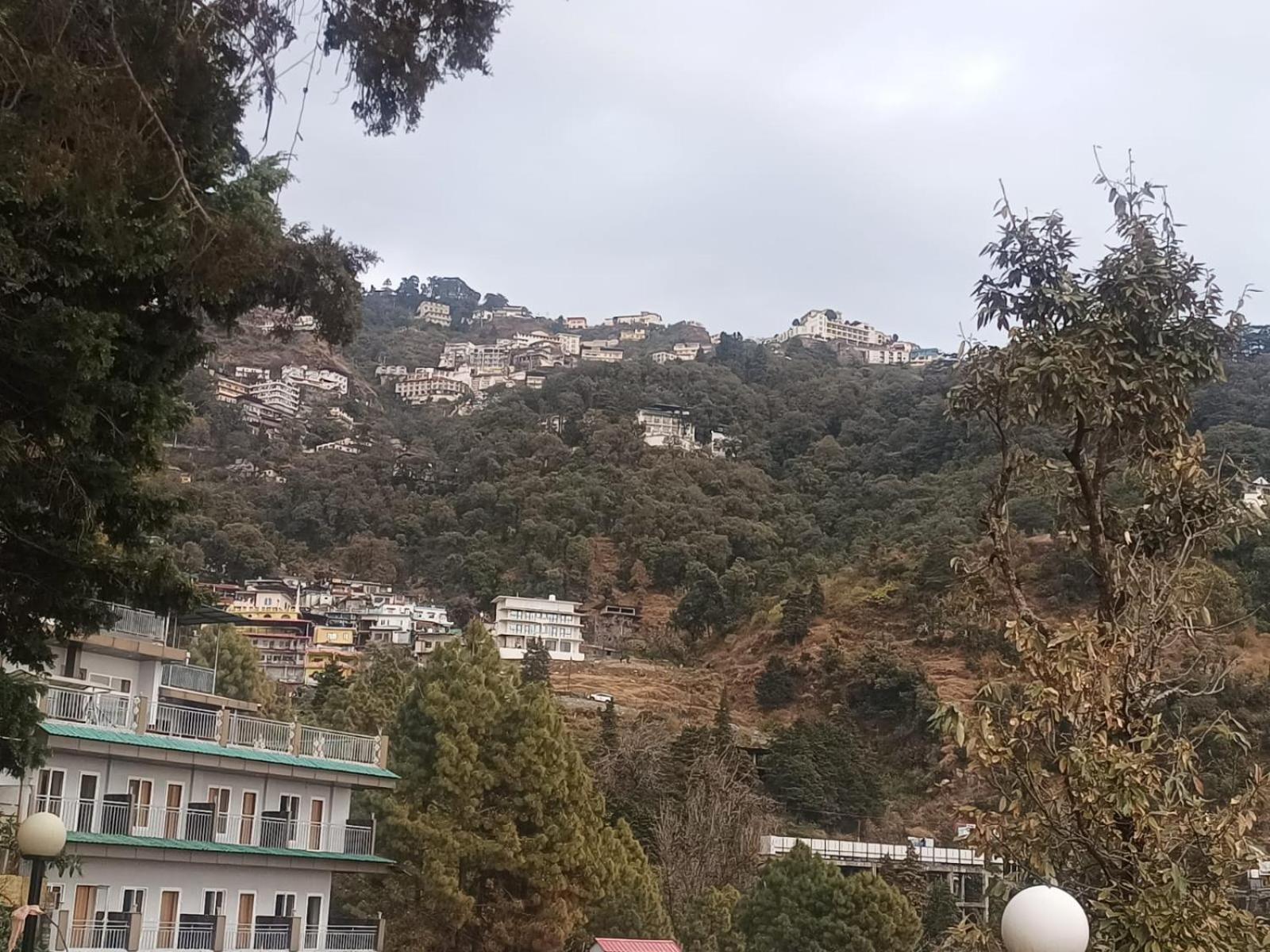 Hotel Himalayan Village Масурі Екстер'єр фото